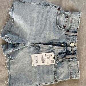 Zara denim shorts. NWT. Size 0
